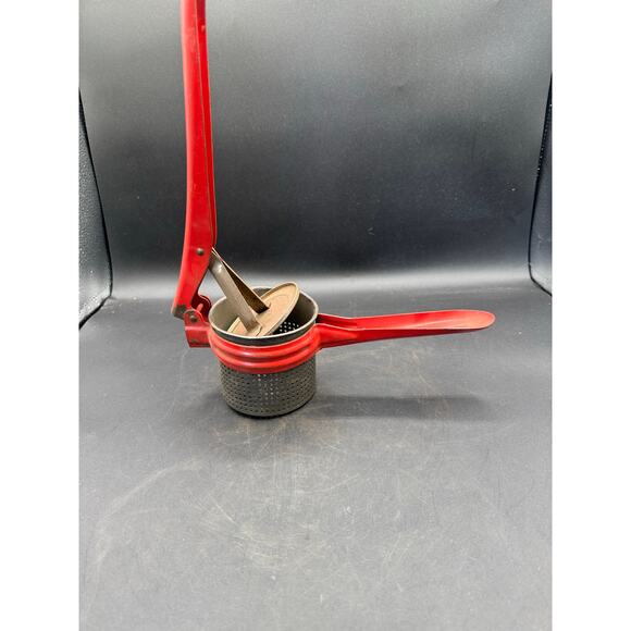 Vintage 1950s Metal Potato Ricer With Red Handle & Frame Masher Gadget - Picture 8 of 8